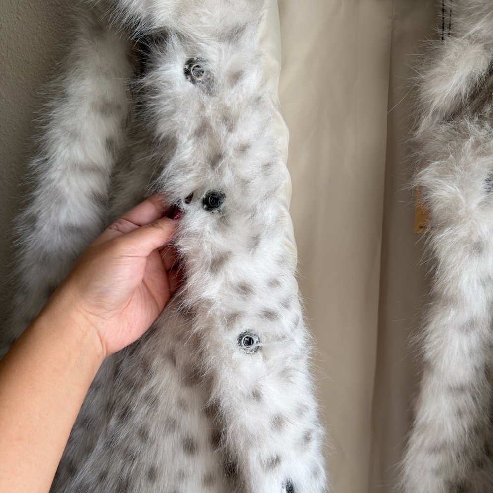 REBECCA MINKOFF Snow Leopard Cropped Shirt Collar Faux Fur Jacket - Picture 7 of 10